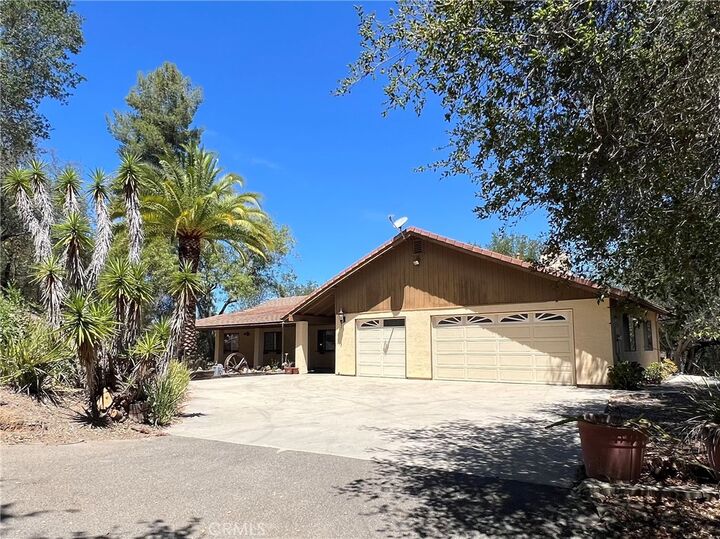 Property Photo:  26355 Avenida Del Oro  CA 92590 