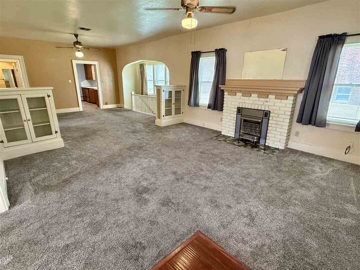 Property Photo:  510 E Hazel  OK 74601 