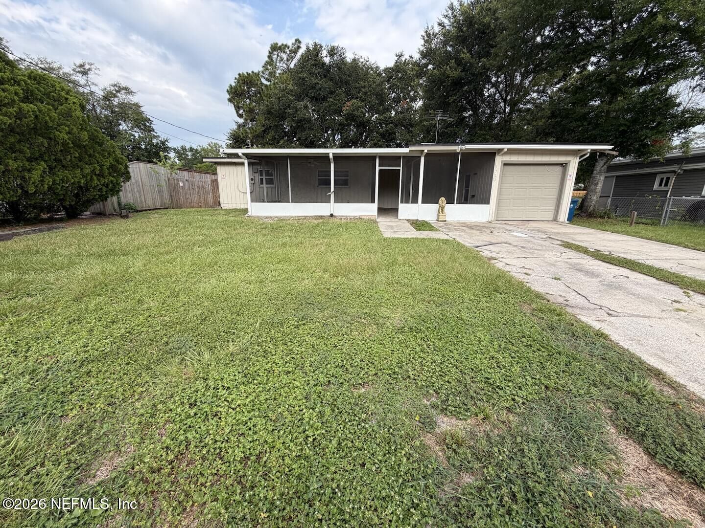 Property Photo: 1722 Dupre Drive FL 32221
