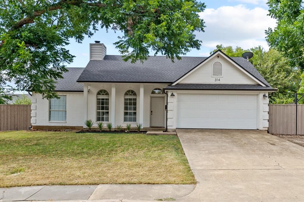 Property Photo:  314 E Center Street  TX 75116 