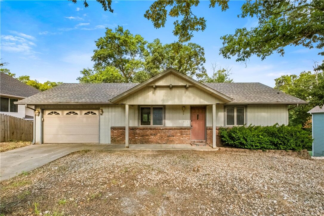 Property Photo:  25 Tavistock Drive  AR 72714 