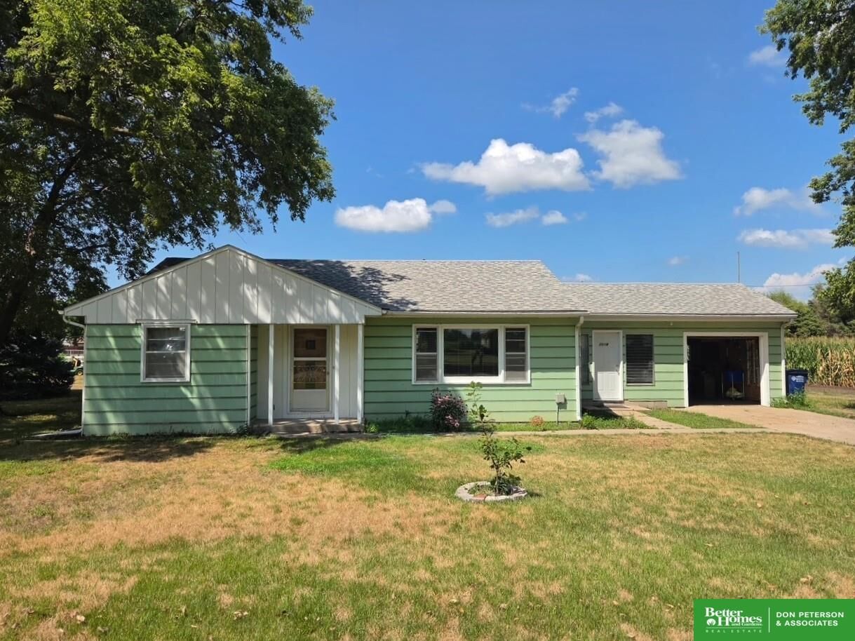 Property Photo: 1014 E 9th Street NE 68661
