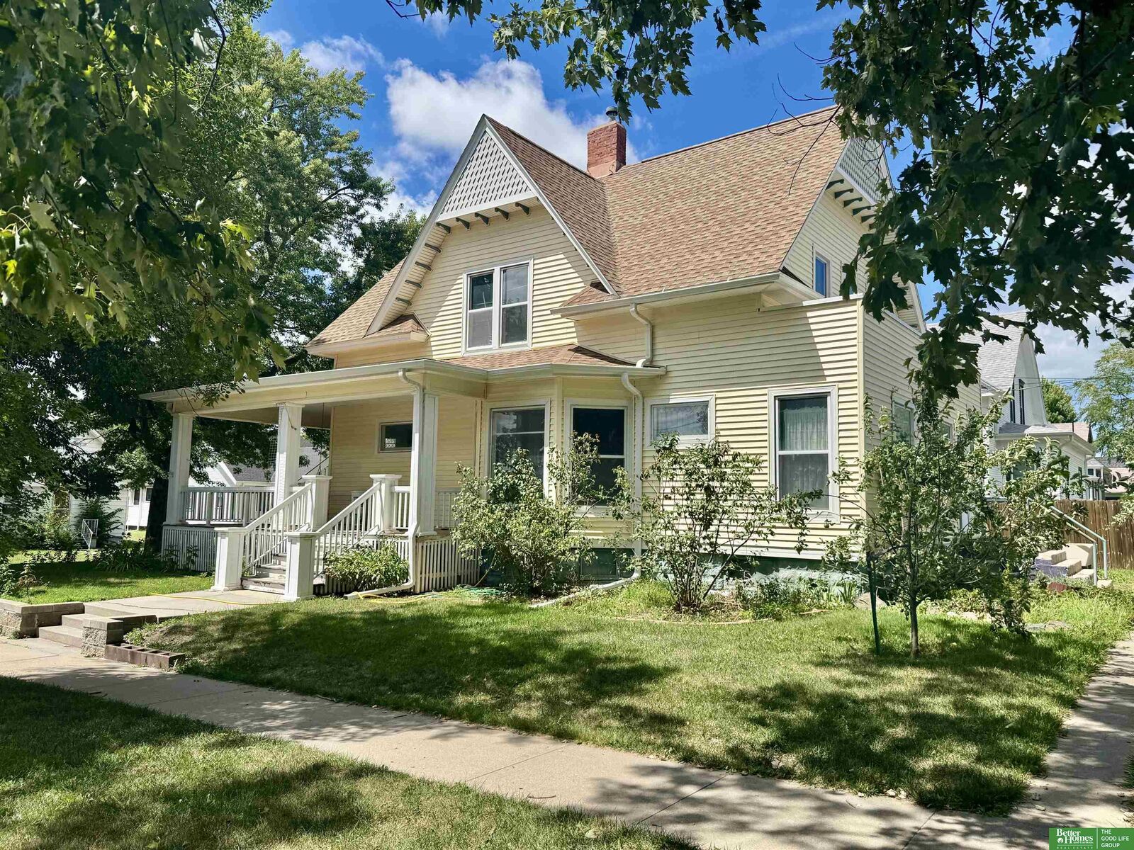 Property Photo: 1000 N Burlington Drive NE 68467