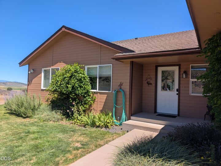 Property Photo:  11811 Falvey Road  OR 97603 