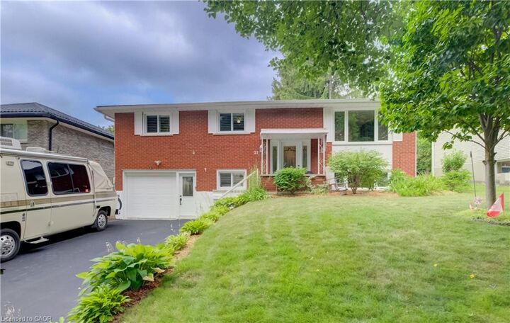 Property Photo: 21 Kelly Drive ON N2M 1V7