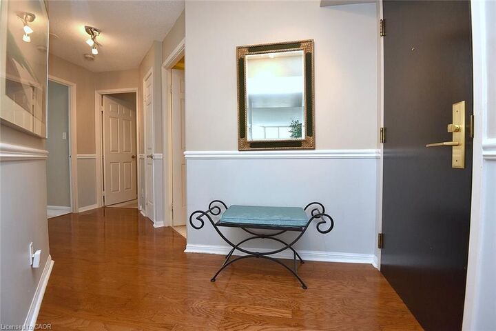 Property Photo:  55 Kingsbridge Garden Circle 2210  ON L5R 1Y1 