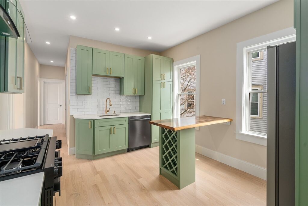 Property Photo: 99 Beech Street 2 MA 02478