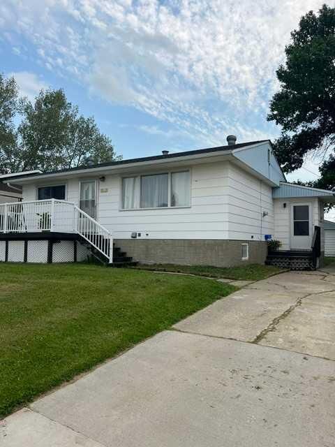 Property Photo: 5005 47 Avenue AB T0E 1N0