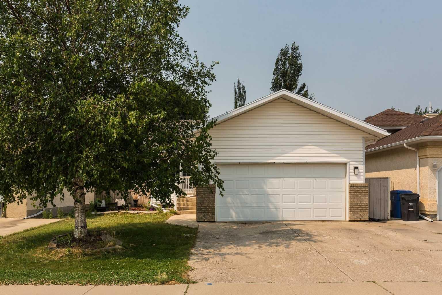 Property Photo:  14 Heritage Road W  AB T1K 6T8 