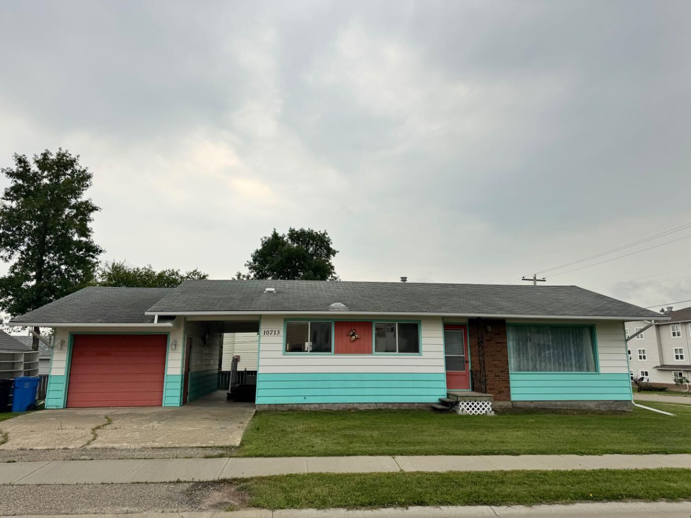 Property Photo:  10713 105 Avenue  AB T0H 1L0 