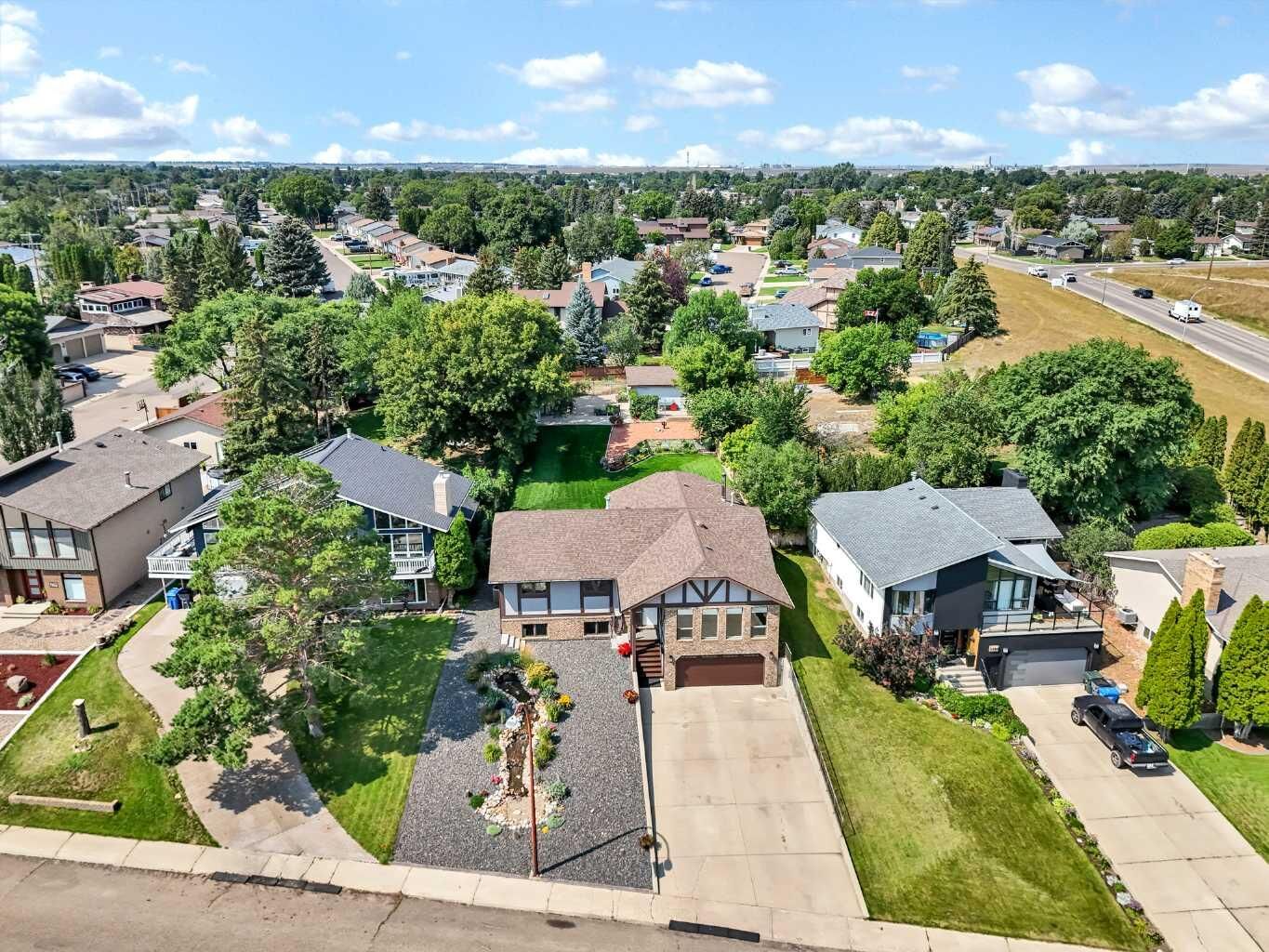 Property Photo: 1174 16 Street NE AB T1C 1P9