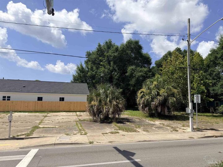 Property Photo:  1203 W Cervantes  FL 32503 