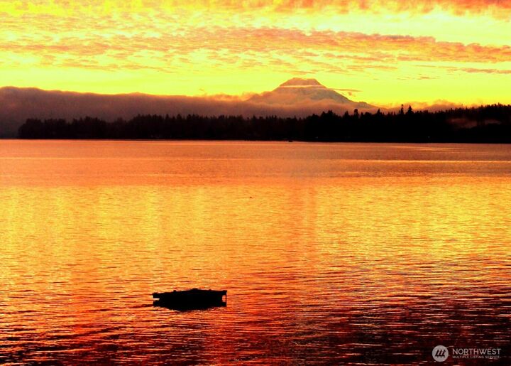 Property Photo:  837  Colchester Drive E  WA 98366 