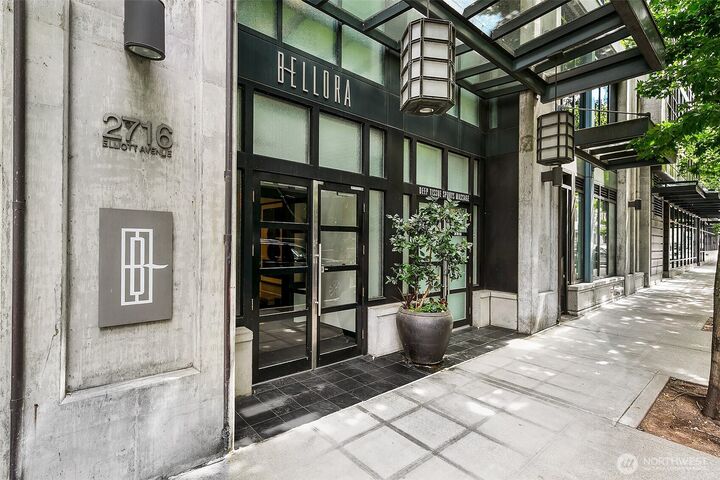 Property Photo:  2716  Elliott Avenue 605  WA 98121 