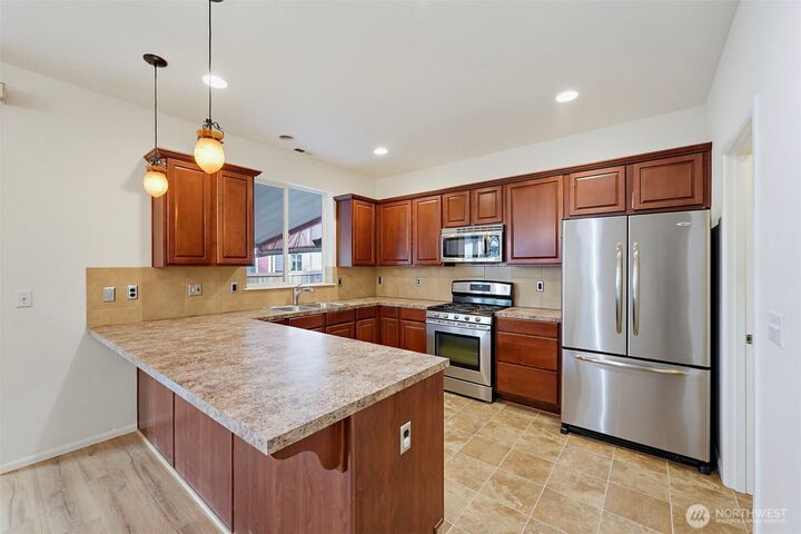 Property Photo: 6072 Park Street E WA 98424