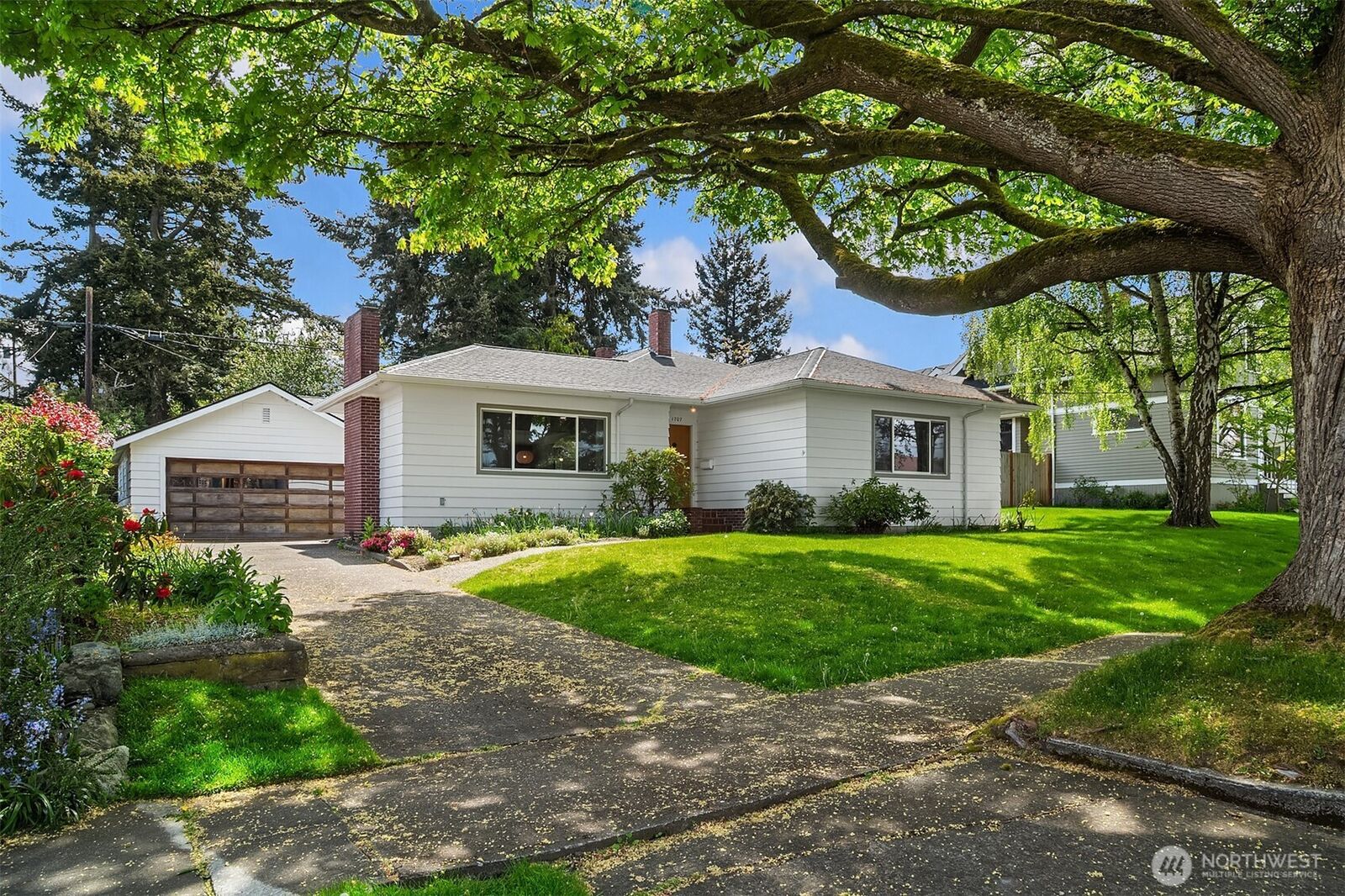 Property Photo:  1707  8th Street  WA 98221 