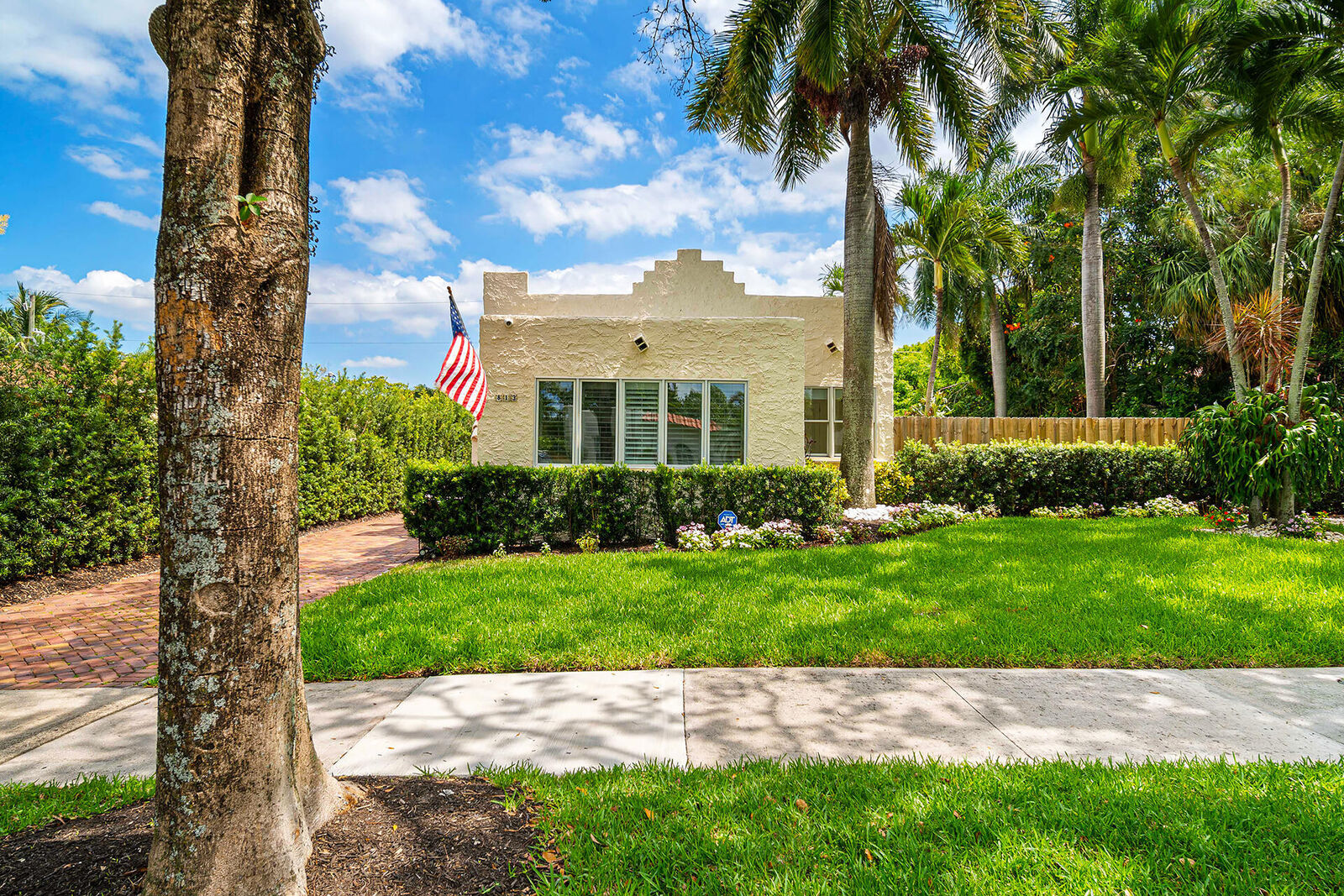 Property Photo: 813 Avon Road FL 33401