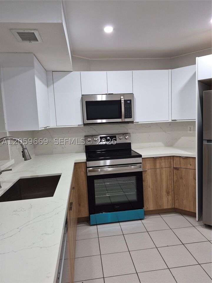Property Photo: 9447 Fontainebleau Blvd 113 FL 33172