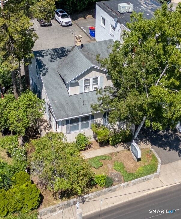 Property Photo:  506 Old Stratfield Road  CT 06825 
