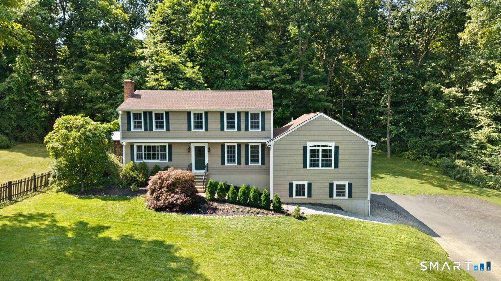 Property Photo:  19 Laura Lane  CT 06478 
