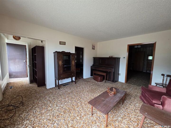 Property Photo:  529-533 Railway Avenue  SK S0H 2T0 
