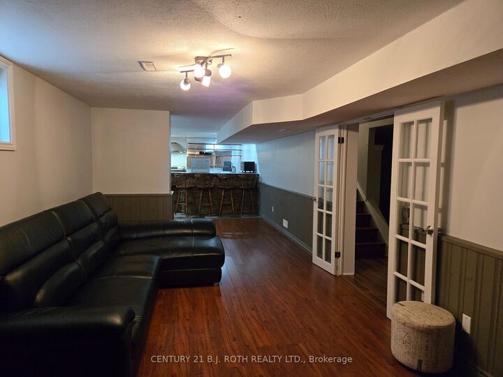 Property Photo:  105 Chieftain Crescent Bachelor  ON L4N 6J2 