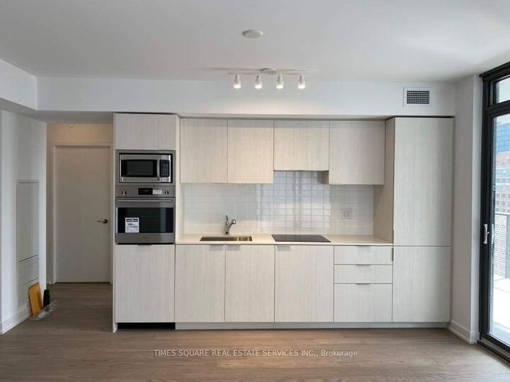 Property Photo:  11 Wellesley Street W 1008  ON M4Y 0G4 