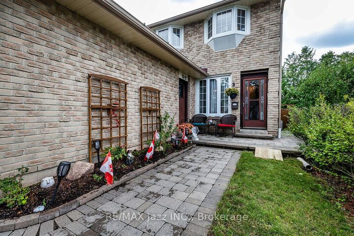 Property Photo: 1305 Sunnybrae Crescent ON L1H 8E2