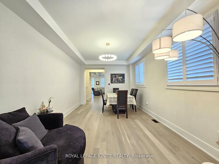Property Photo:  48 Duxbury Road  ON L6R 4E3 