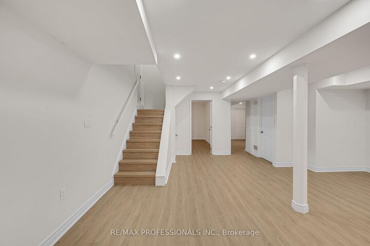 Property Photo:  2900 Tradewind Drive Bsmt  ON L5N 6L2 