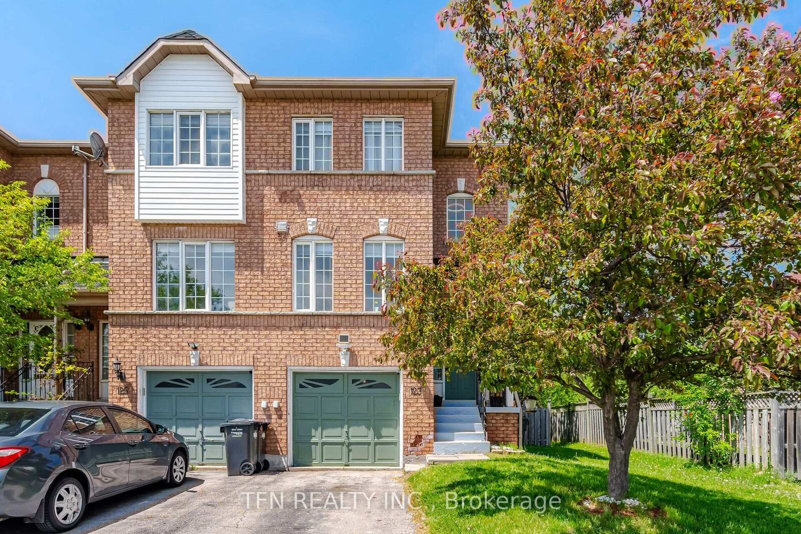 Property Photo:  123 Brickyard Way  ON L6V 4M2 