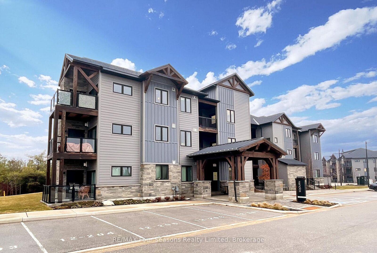 Property Photo:  12 Beausoleil Lane 107  ON L9Y 2X5 