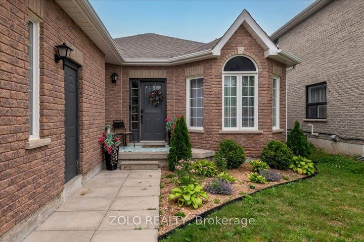 Property Photo:  16 Esther Drive  ON L4N 0X8 