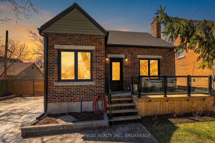 258 College Street — photo 1
