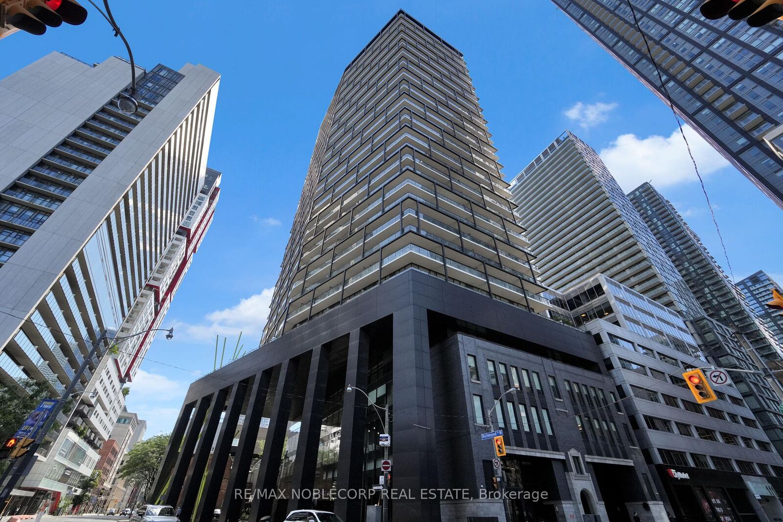 Property Photo:  125 Peter Street 2111  ON M5V 2G9 