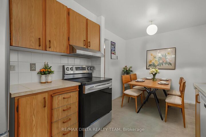 Property Photo:  6043 Valley Field Crescent  ON K1C 5P2 