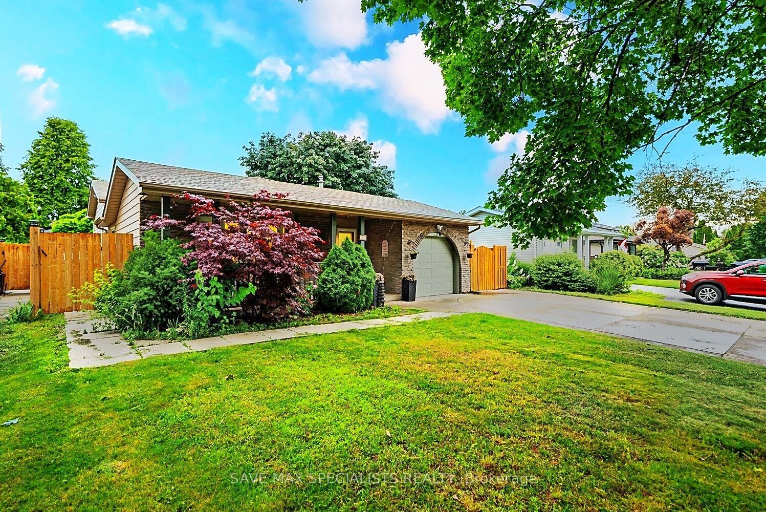 Property Photo: 26 Fairington Crescent ON L2N 5W3