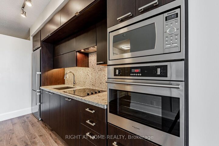 Property Photo:  120 Harrison Garden Blvd Boulevard 521  ON M2N 0C2 