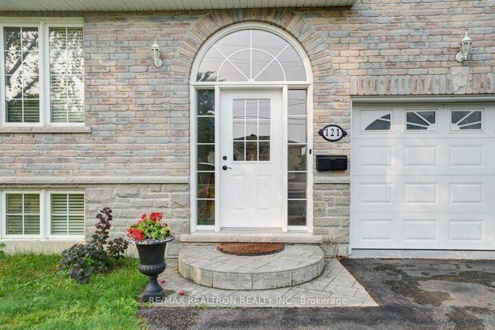 Property Photo: 121 Riverglen Drive ON L4P 2R3