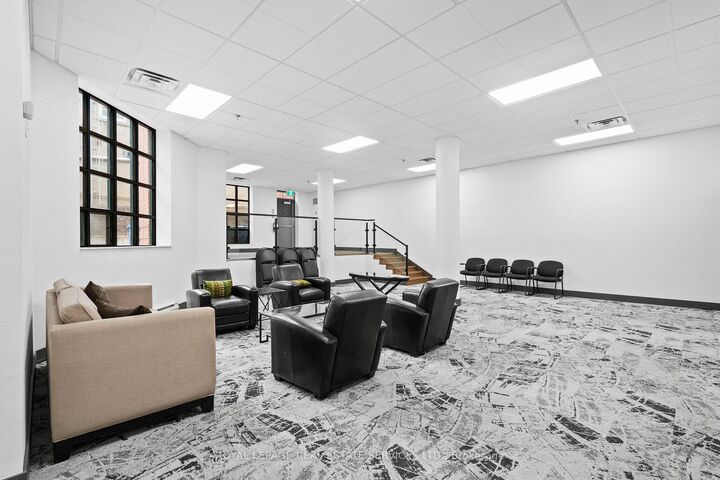 Property Photo: 185 Robinson Street 202 ON L6J 7P6