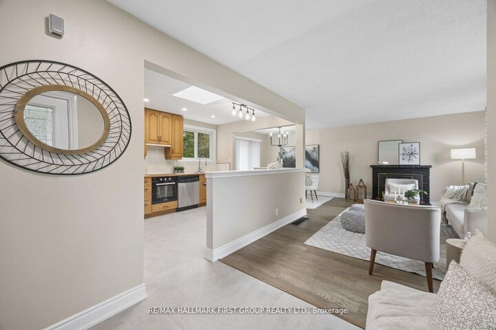 Property Photo:  861 Boxworth Place  ON L1W 2K9 