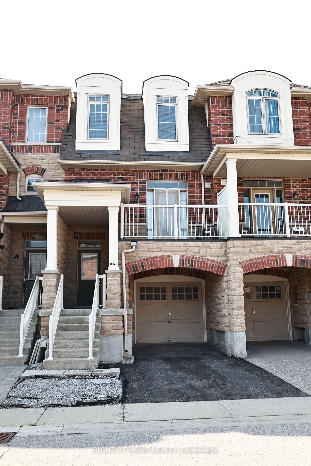Property Photo: 10971 Woodbine Avenue ON L6C 0X4