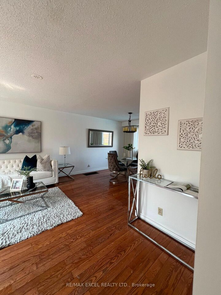 Property Photo:  218 Angeline Street N  ON K9V 5E9 