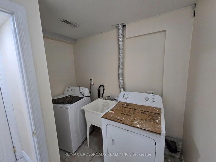 Property Photo:  34 Sonley Drive  ON L1R 3B3 