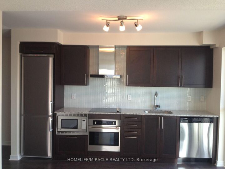 Property Photo:  352 Front St West N/A 709  ON M5V 0K3 