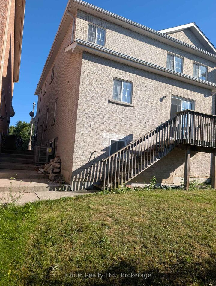 Property Photo: 59 Haviland Circle ON L6R 0T7