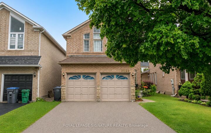 Property Photo: 3252 Laburnum Crescent ON L5N 7M2