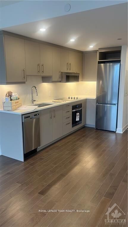 Property Photo:  340 Queen Street 1803  ON K1R 0G1 