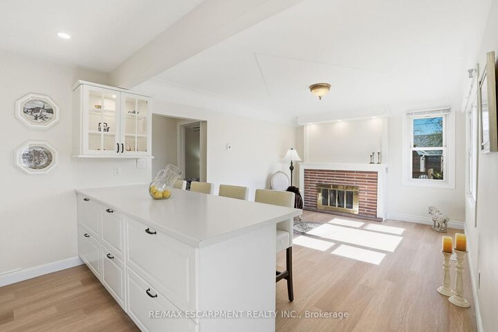 894 Garth Street — photo 1