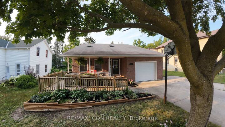 158 Broadway Street — photo 1
